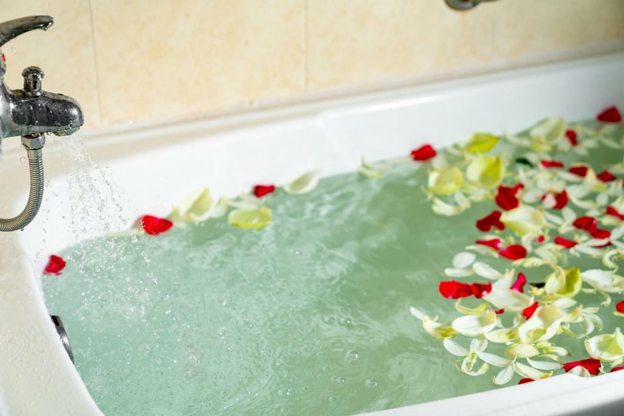 Dragon Royal Angkor Hotell Siem Reap Exteriör bild