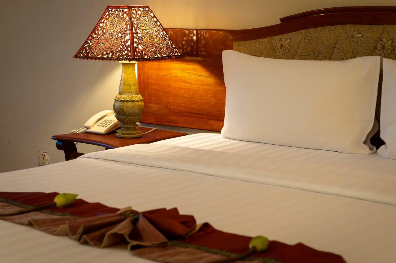Dragon Royal Angkor Hotell Siem Reap Exteriör bild