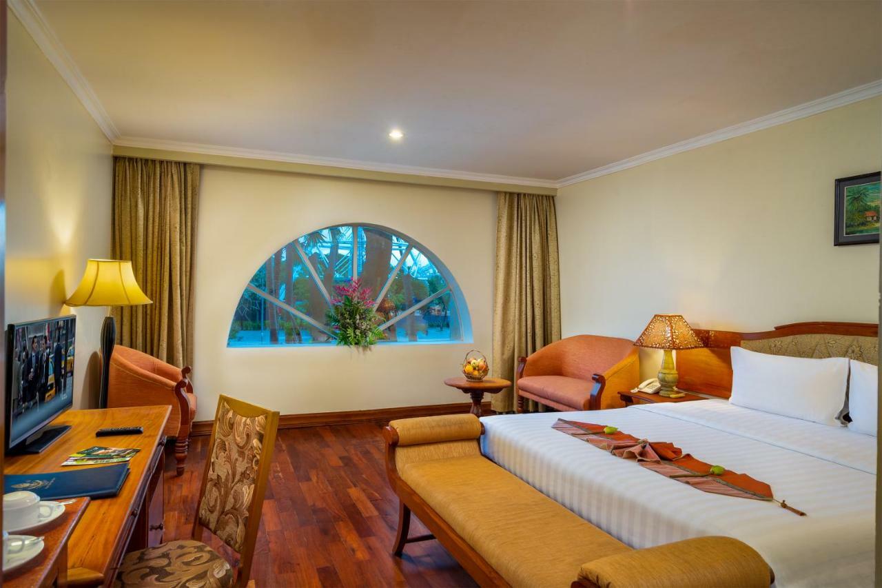 Dragon Royal Angkor Hotell Siem Reap Exteriör bild