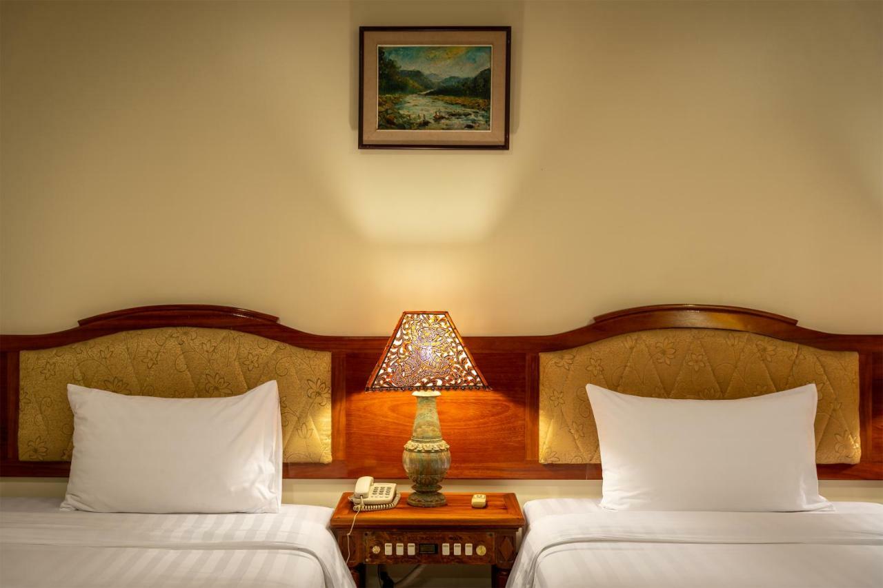 Dragon Royal Angkor Hotell Siem Reap Exteriör bild